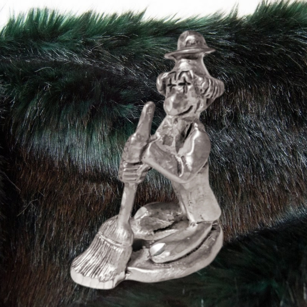👣4/$20.  S. P. ~ Small Clown with a Broom